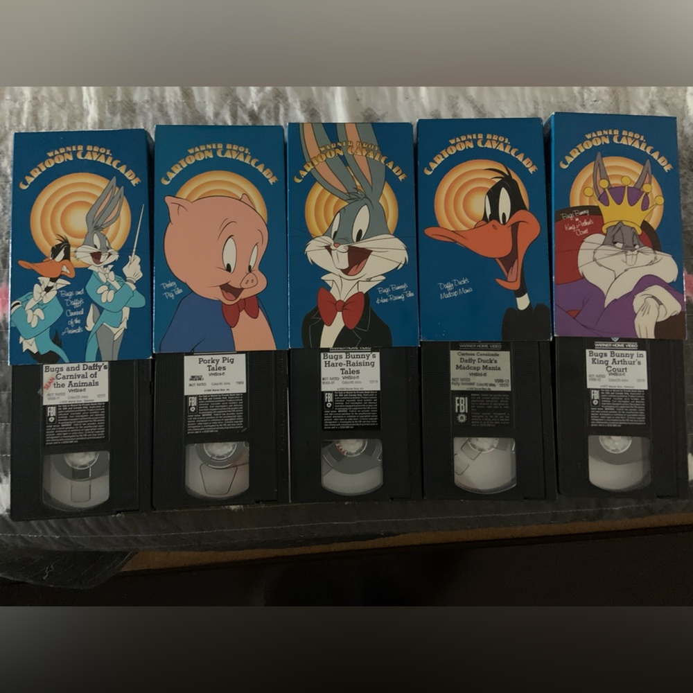Vintage Looney Tunes 5 Tape VHS Collection offered by Time Life